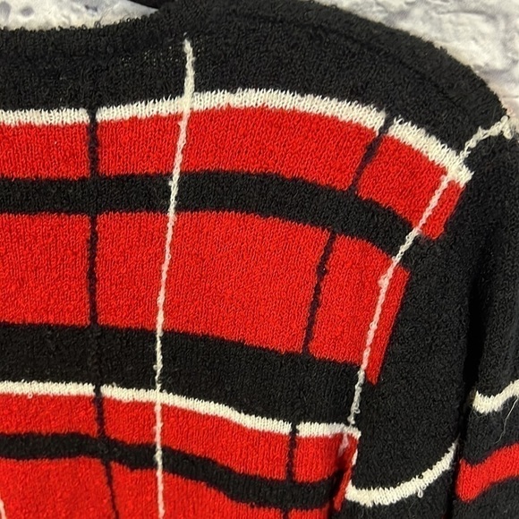Vintage SEGUE sweater. size medium. plaid black/red/white striped - Picture 7 of 10